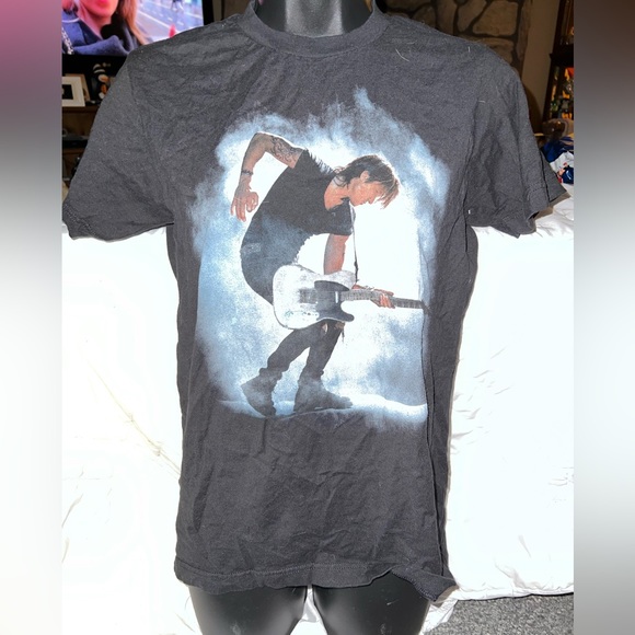 Keith Urban Graffiti U World Tour 2019 Concert T-Shirt - Picture 1 of 8